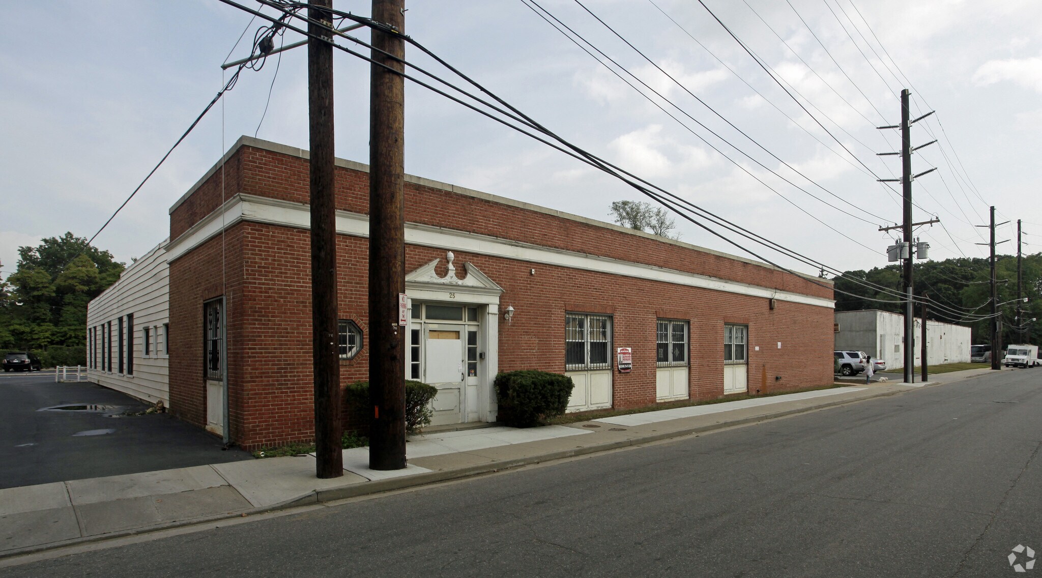 25 Hempstead Gardens Dr, West Hempstead, NY for lease Building Photo- Image 1 of 5