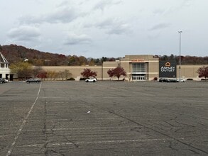 575 Union St, Waterbury, CT à louer Photo intérieure- Image 1 de 1