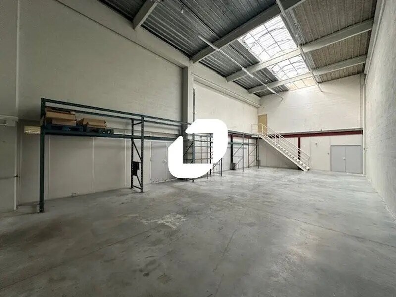 Flex in Le Mesnil-Amelot for lease Interior Photo- Image 1 of 17
