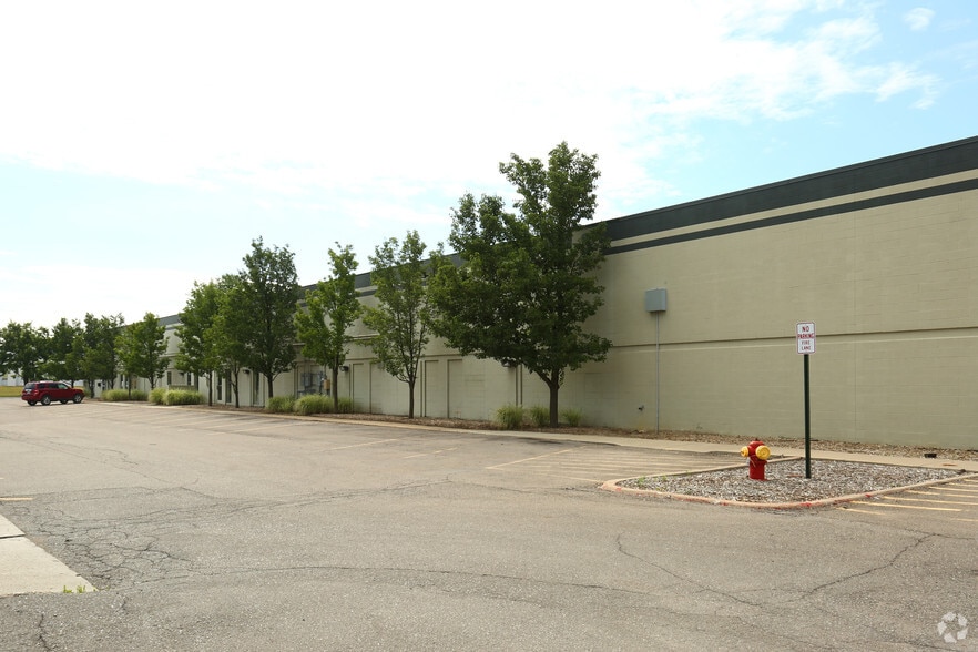29031-29045 Airport Dr, Romulus, MI for lease - Building Photo - Image 3 of 21