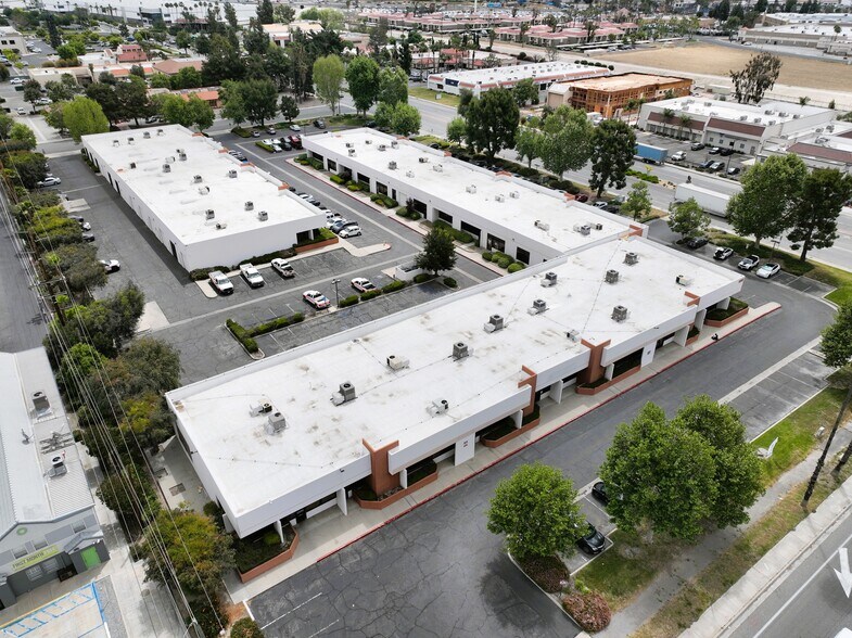 Cooley Business Park portefeuille de 2 propriétés à vendre sur LoopNet.ca - Photo du bâtiment - Image 2 de 19