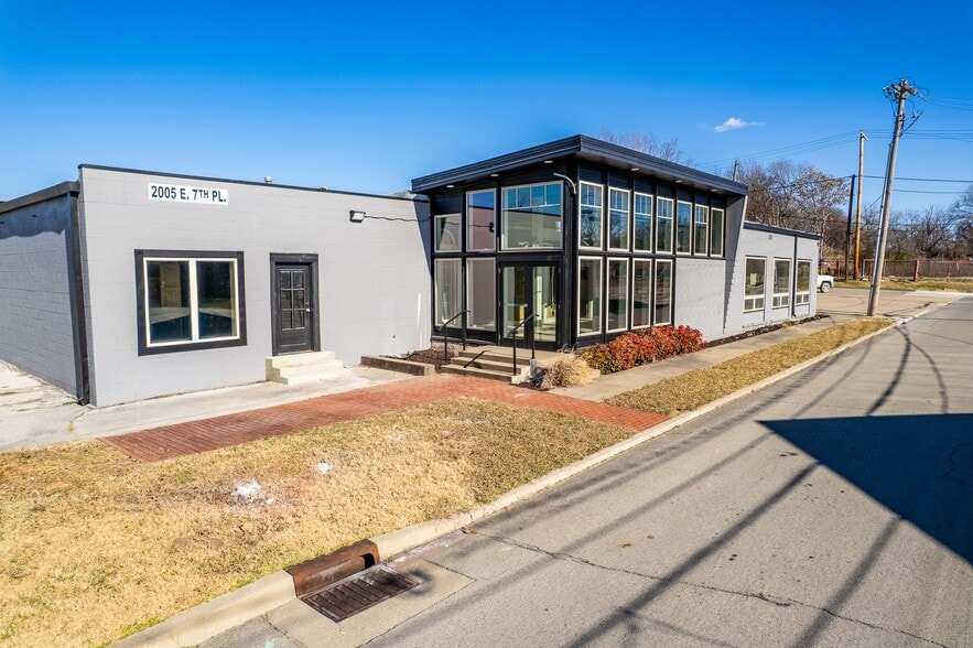 2005 E 7th Pl, Tulsa, OK for lease - Primary Photo - Image 1 of 14