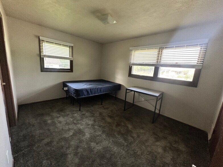 506 N Linden St, Normal, IL à vendre - Photo du bâtiment - Image 3 de 11