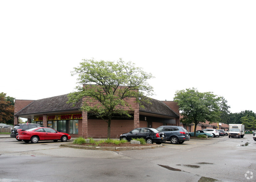 373 Bridge St W, Waterloo, ON à louer - Photo du bâtiment - Image 2 de 2