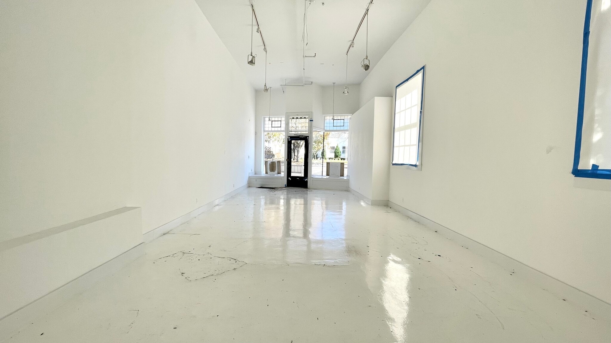 11 S Main St, Southampton, NY for lease Interior Photo- Image 1 of 1