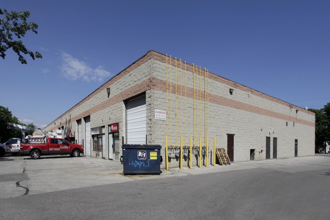 More details for 1095 Strathy Ave, Mississauga, ON - Industrial for Sale