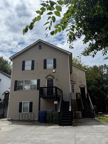 Berkeley Park/Underwood Hills portfolio of 5 properties for sale on LoopNet.ca - Building Photo - Image 3 of 5