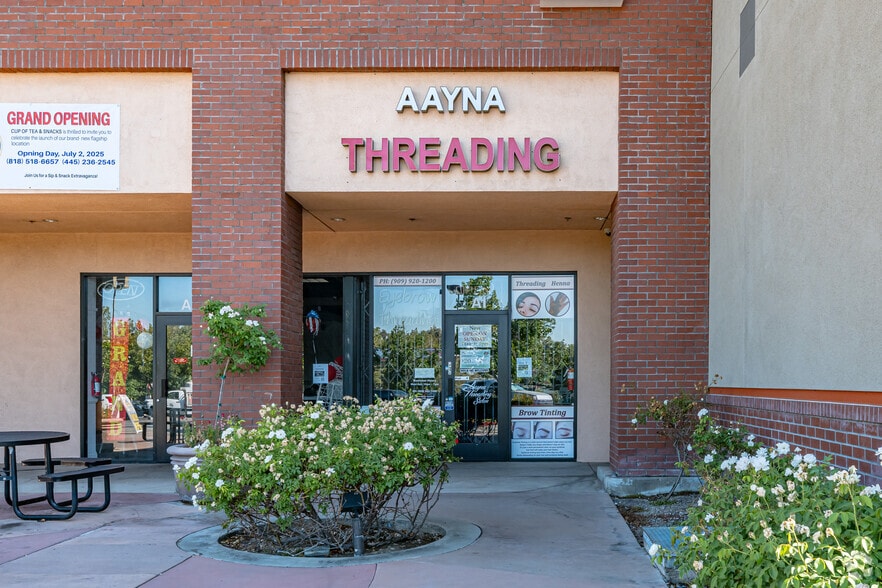 121 W Foothill Blvd, Upland, CA for lease - Building Photo - Image 3 of 4