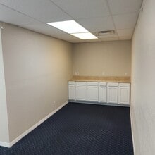253 Commercial Blvd, Lauderdale-by-the-Sea, FL for lease Interior Photo- Image 2 of 5