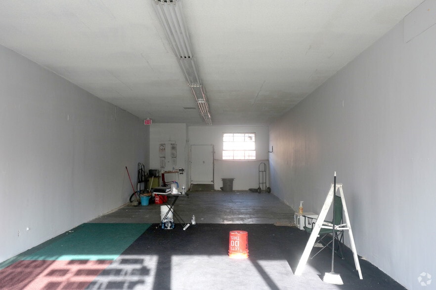 14327 S Pioneer Blvd, Norwalk, CA for sale - Interior Photo - Image 3 of 31