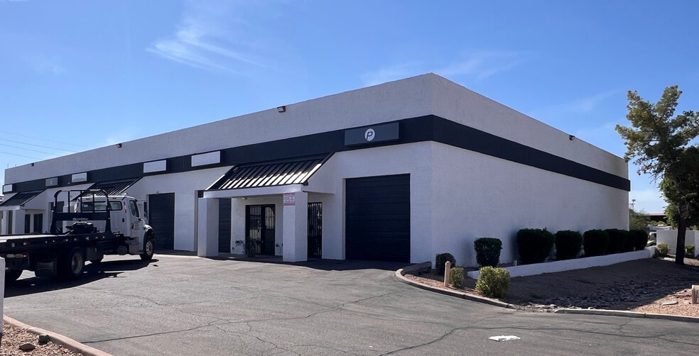 6730 W Frier Dr, Glendale, AZ à louer - Photo du bâtiment - Image 2 de 3