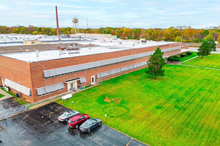 1300 Falahee Rd, Jackson, MI à louer - Photo du bâtiment - Image 2 de 12