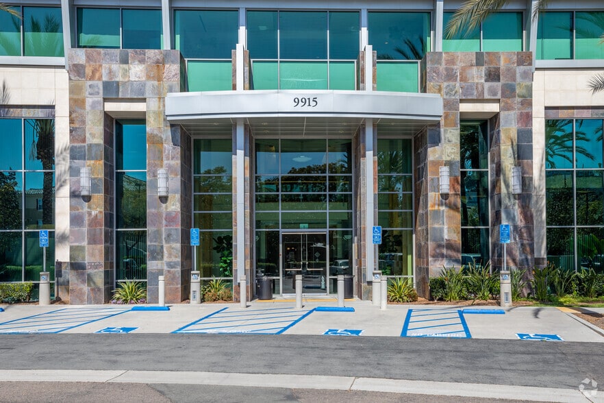 9915 mira mesa Blvd, San Diego, CA à louer - Photo du bâtiment - Image 3 de 8