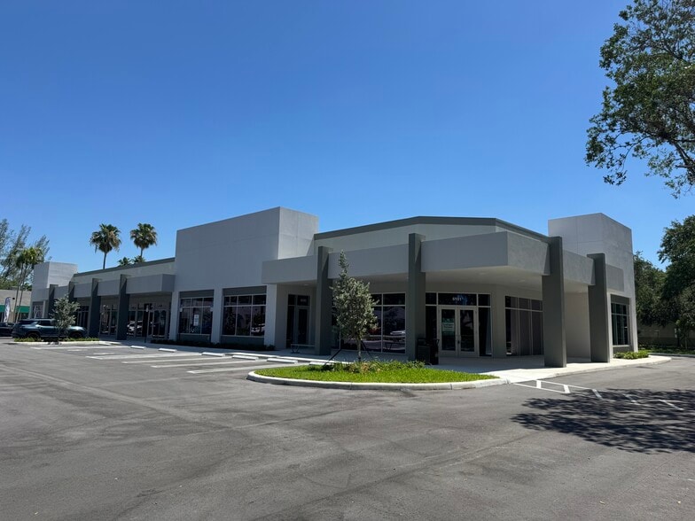 6101-6117 Miami Lakes Dr, Miami Lakes, FL for lease - Building Photo - Image 2 of 2