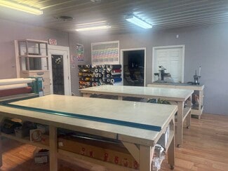 Plus de détails pour 792 E Cherry St, Jesup, GA - Bureau à vendre