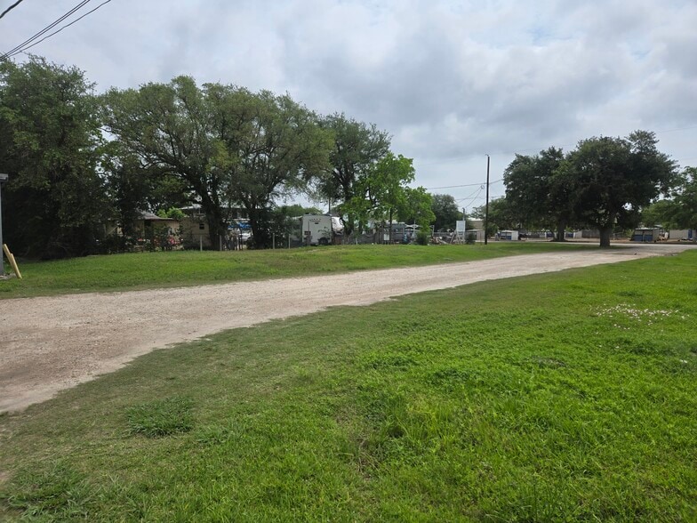 1218 FM 517 S, Dickinson, TX à vendre - Photo du bâtiment - Image 3 de 14