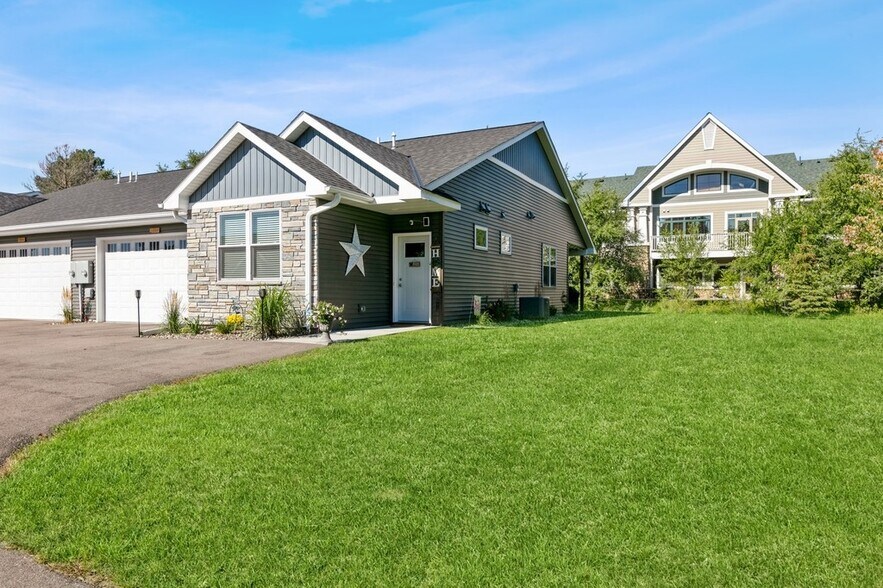 11038 183rd Cir NW, Elk River, MN à vendre - Photo du bâtiment - Image 2 de 22
