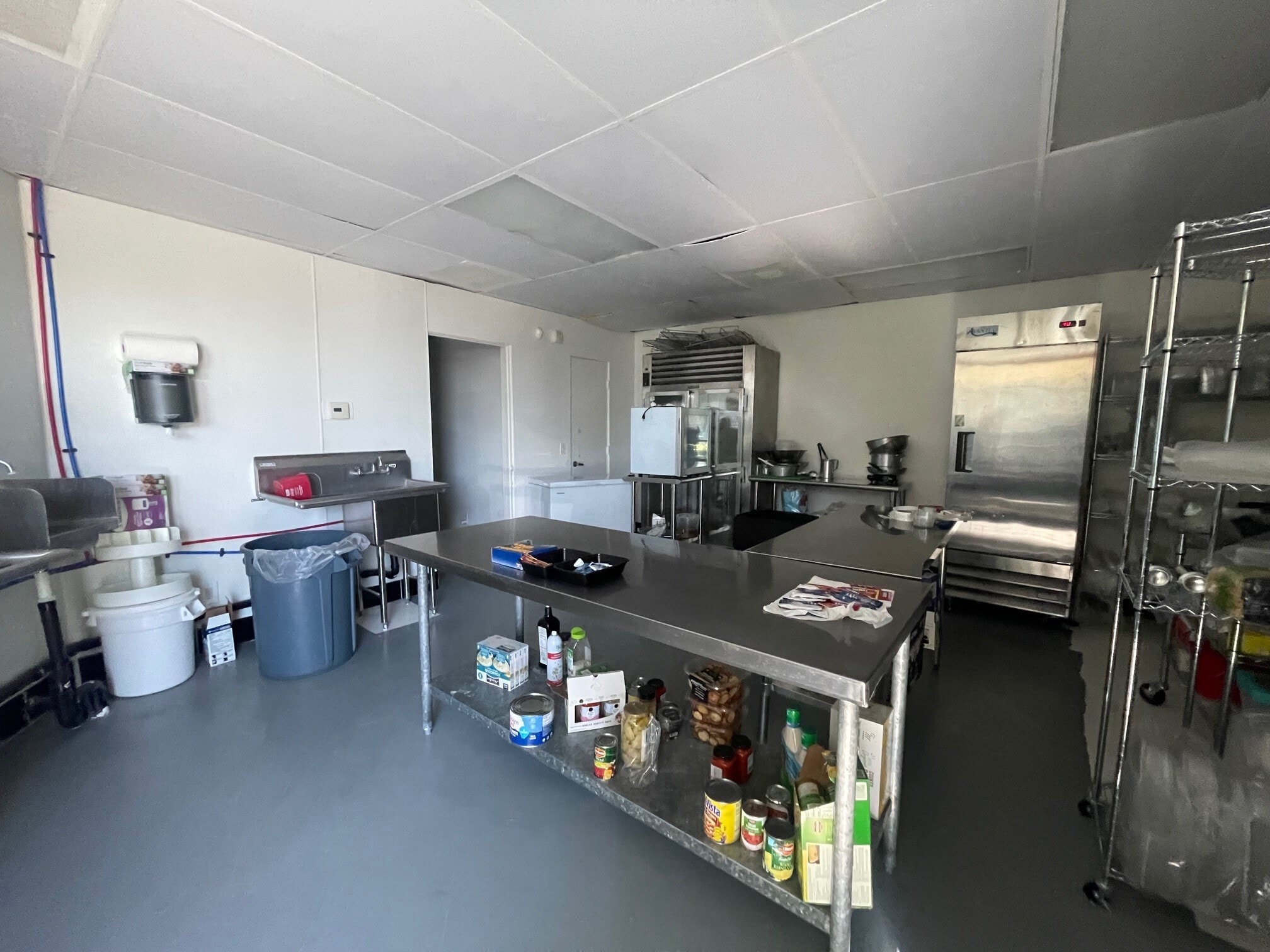 740 S Vella Rd, Palm Springs, CA for lease Interior Photo- Image 1 of 2