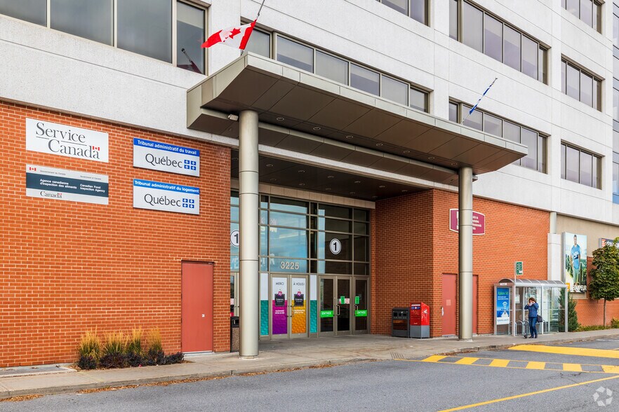 3000-3300 Boul Laframboise, Saint-hyacinthe, QC à louer - Photo du bâtiment - Image 3 de 4