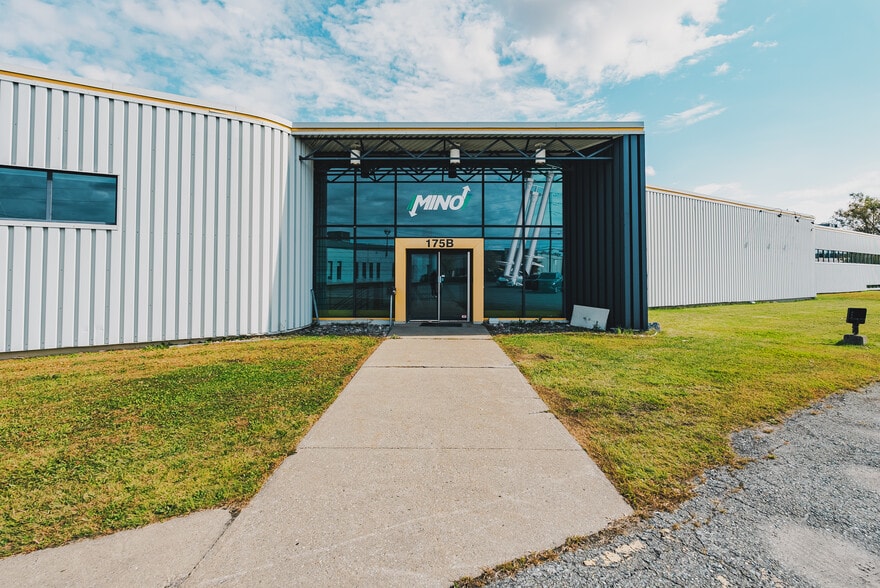 175 Rue Péladeau, Magog, QC à louer - Photo du bâtiment - Image 2 de 10