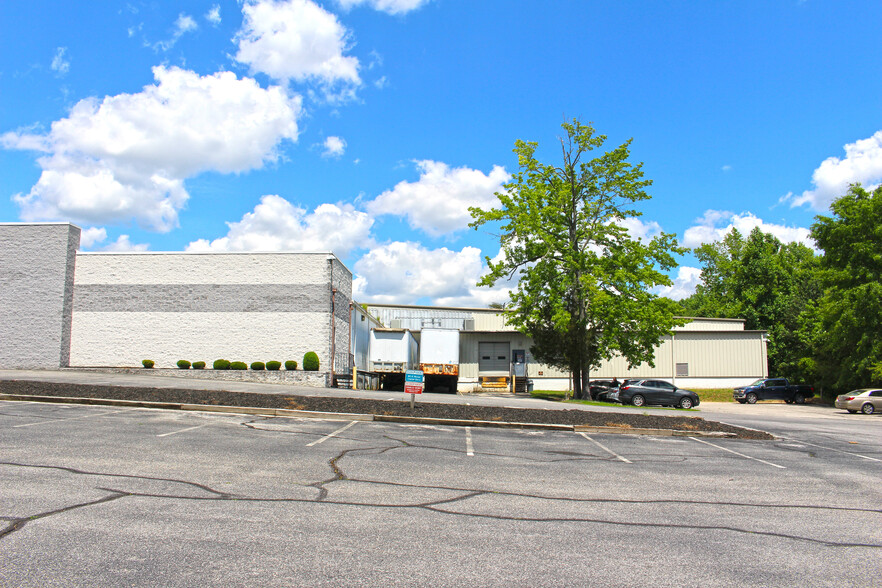 4590 Graphics Dr, White Plains, MD for lease - Building Photo - Image 3 of 21