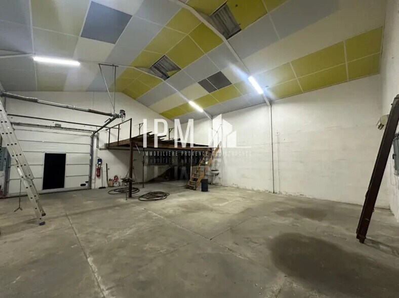 Flex dans Vitrolles à louer - Photo du bâtiment - Image 1 de 5