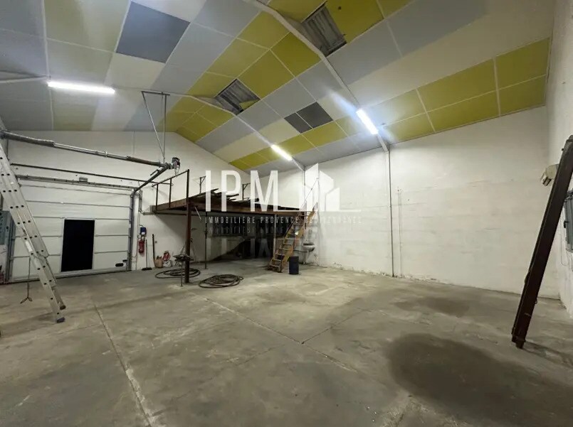 Flex in Vitrolles for lease Building Photo- Image 1 of 6