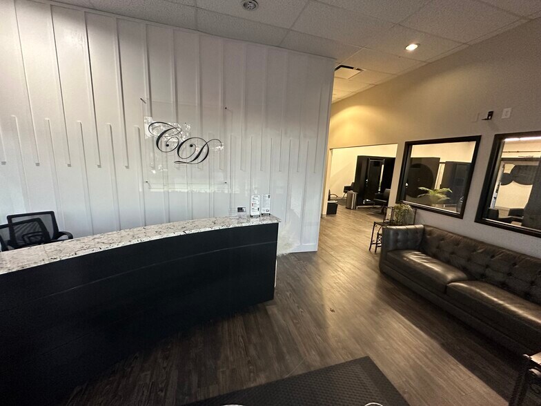 7160 Justin Rd, Lantana, TX à louer - Photo du bâtiment - Image 3 de 8