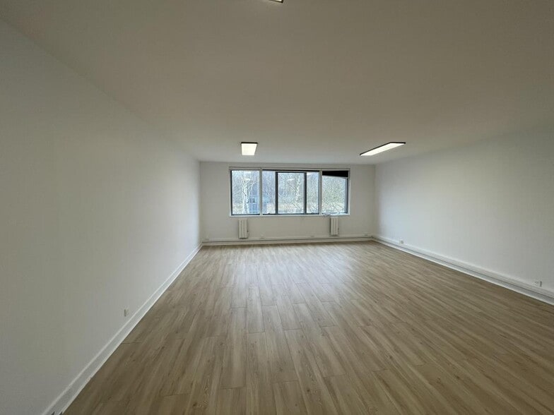Rue Albert Einstein, Champs-sur-Marne for lease - Building Photo - Image 2 of 5