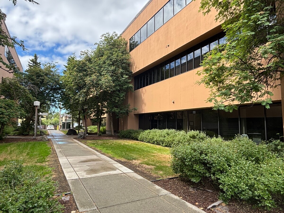 3900 Arctic Blvd, Anchorage, AK 99503 - Unit 204 - - Interior Photo - Image 2 of 16