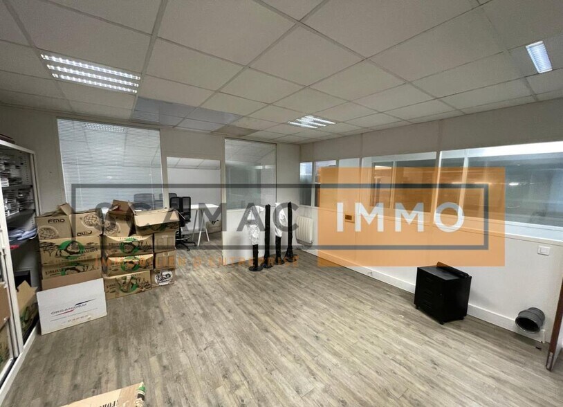Industrial in Neuilly-Plaisance for lease - Building Photo - Image 3 of 9