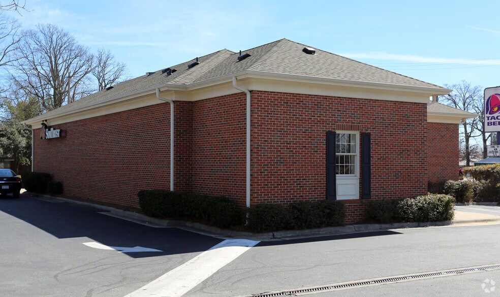 1201 Summit Ave, Greensboro, NC for sale - Building Photo - Image 2 of 4
