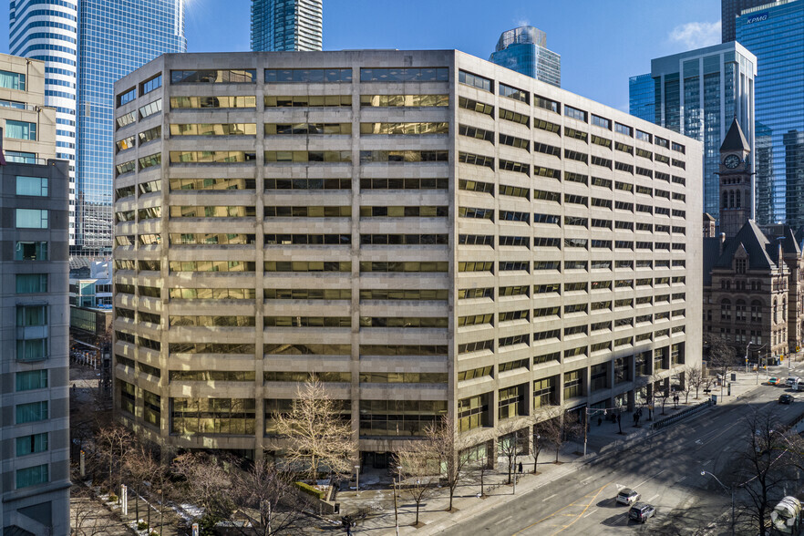 483 Bay St, Toronto, ON à louer - Photo du bâtiment - Image 1 de 5