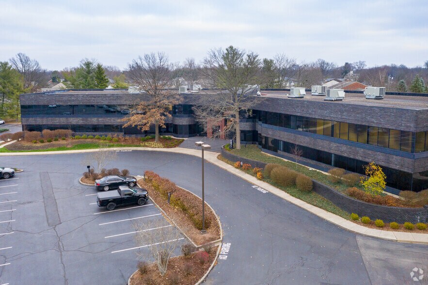 10503 Timberwood Cir, Louisville, KY à louer - Photo du bâtiment - Image 3 de 9