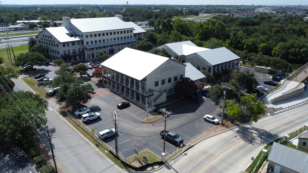 1 Chisholm Trail Rd, Round Rock, TX à louer - Photo du bâtiment - Image 2 de 18