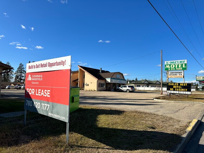 3515 Caxton St, Whitecourt, AB for lease - Building Photo - Image 2 of 4