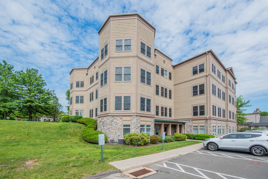 464 Heritage Rd, Southbury, CT for lease - Building Photo - Image 3 of 12