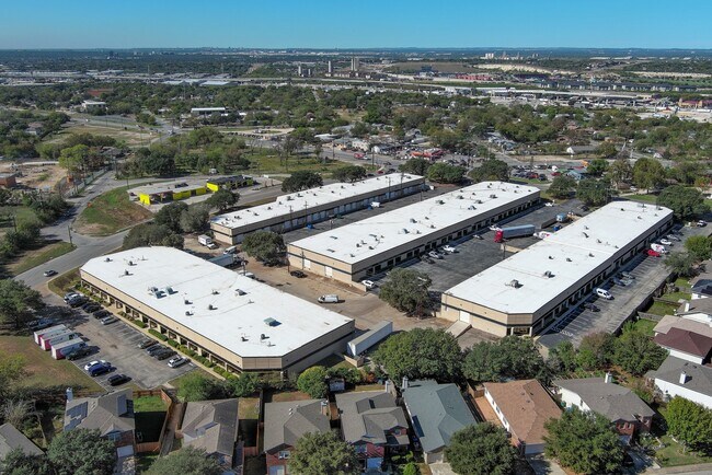 Plus de détails pour 5626-5648 Randolph Blvd, San Antonio, TX - Local d'activités à louer
