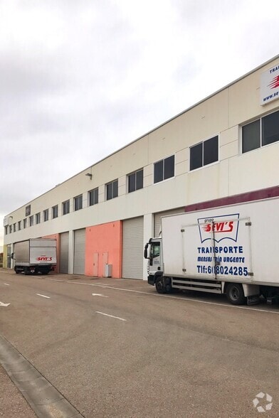 Industrial in San Fernando de Henares, Madrid for sale - Building Photo - Image 1 of 2