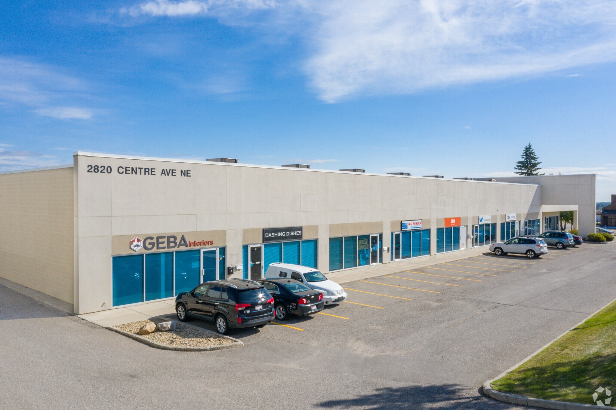 2820 Centre Ave NE, Calgary, AB à vendre Photo du bâtiment- Image 1 de 1
