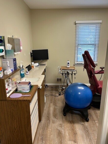 9901 River Rd, Potomac, MD à louer - Photo intérieure - Image 3 de 10