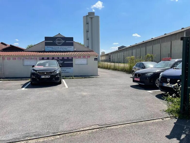 Flex dans Pont-Sainte-Maxence à louer - Photo du bâtiment - Image 1 de 4