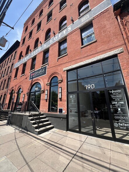 190 Christopher Columbus Dr, Jersey City, NJ à louer - Photo du bâtiment - Image 3 de 18