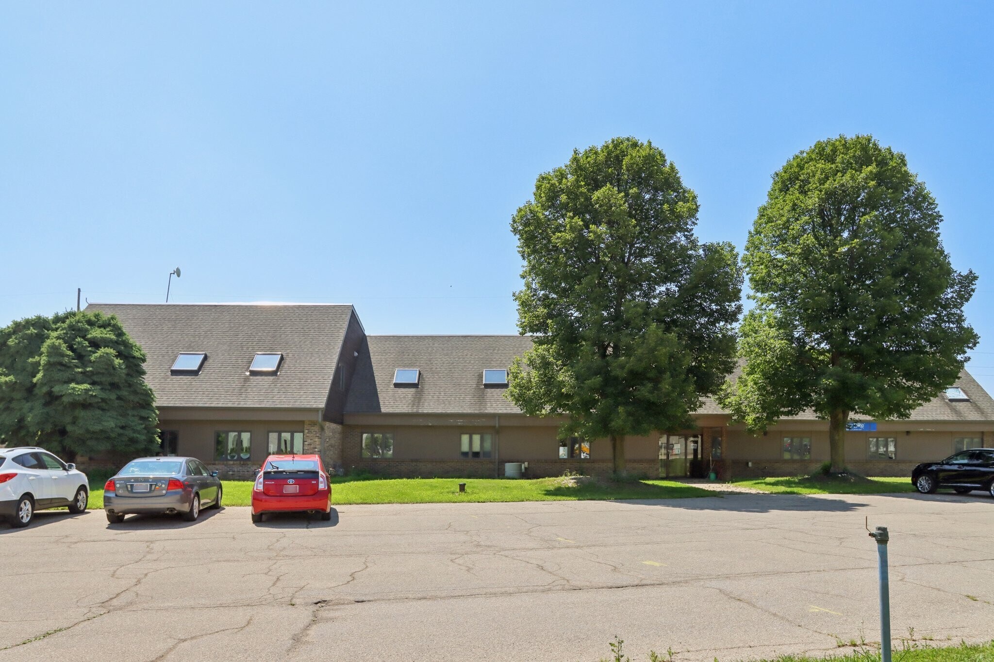2851-2855 Capitol Dr, Sun Prairie, WI à vendre Photo du bâtiment- Image 1 de 4