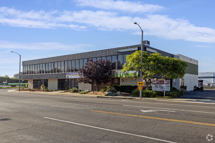1000 E Dominguez St, Carson, CA à louer - Photo du bâtiment - Image 1 de 7