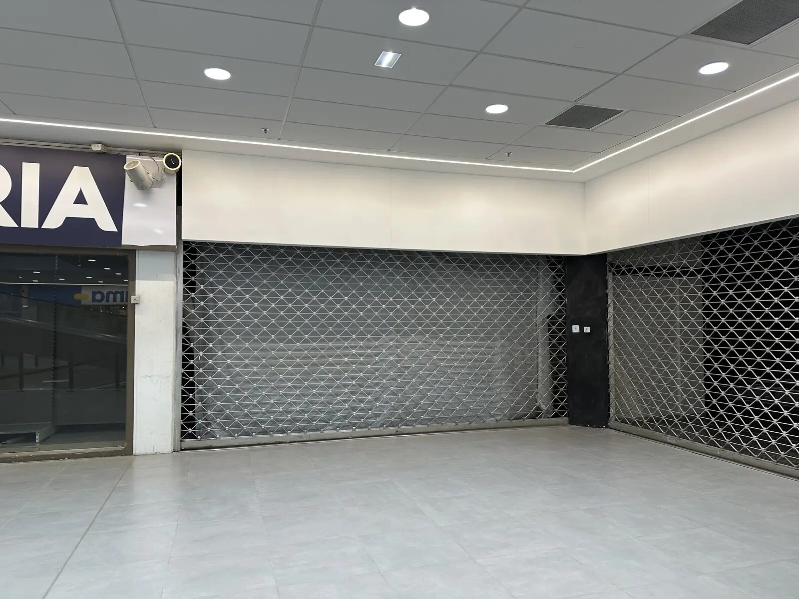 Retail in Vélizy-Villacoublay for lease Interior Photo- Image 1 of 6
