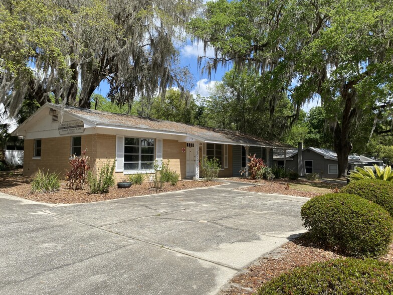 107 E Lady Lake Blvd, Lady Lake, FL à vendre - Photo du bâtiment - Image 1 de 1