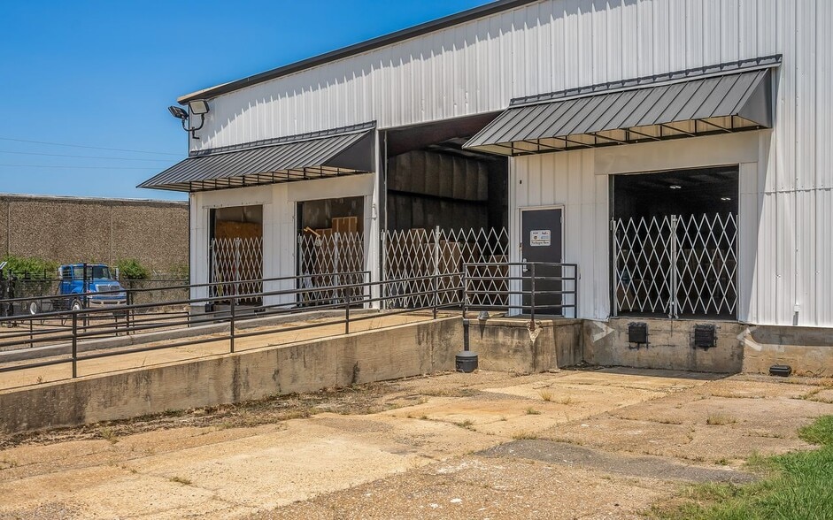 7330 Julie Francis Dr, Shreveport, LA for sale - Building Photo - Image 2 of 12