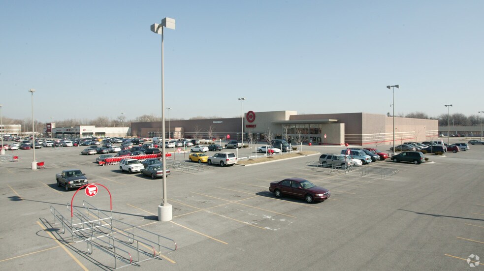 7951 Calumet Ave, Munster, IN à vendre - Photo du bâtiment - Image 3 de 16