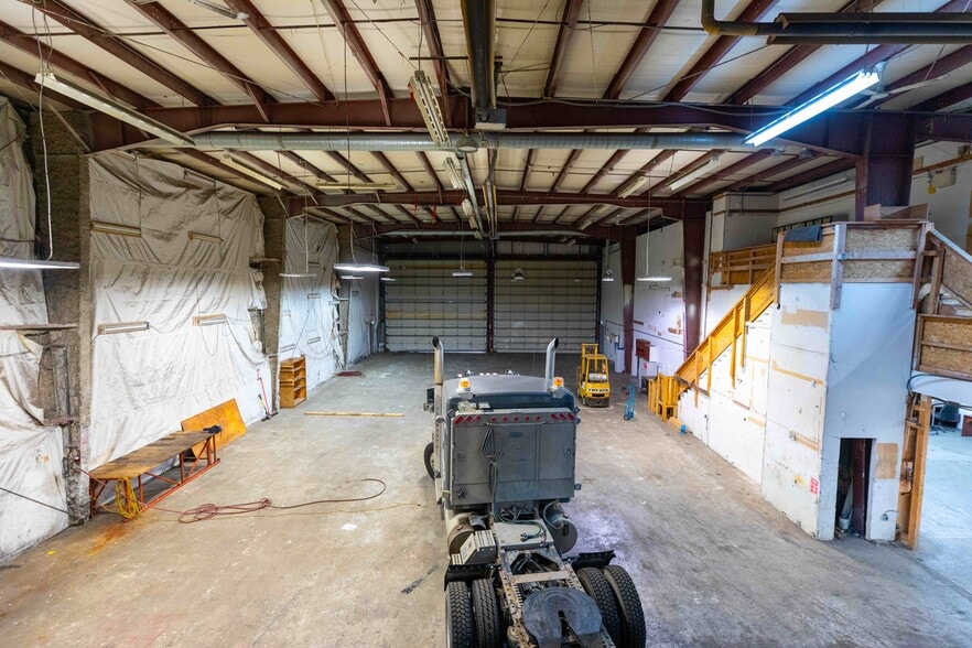 32860 Mission Way, Mission, BC for lease - Interior Photo - Image 2 of 5